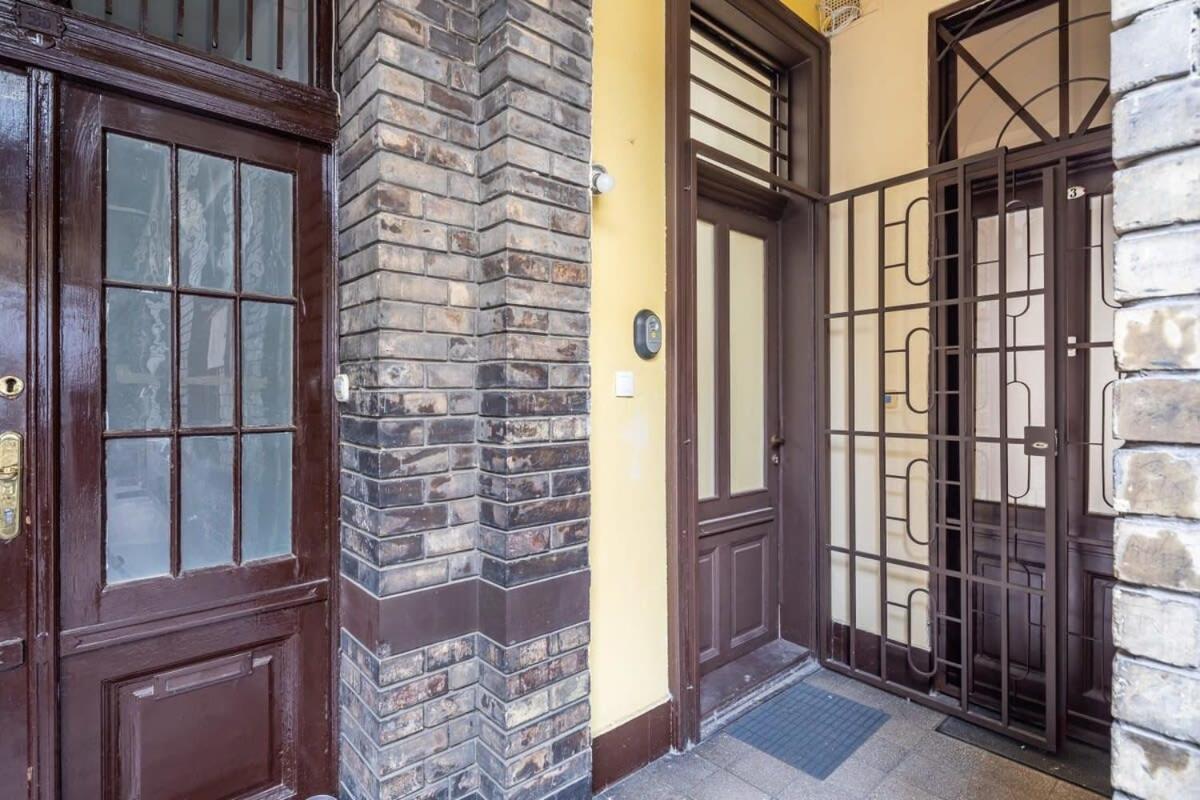 Appartamento Splendid Perfectly Located Flat With Sauna Budapest Esterno foto