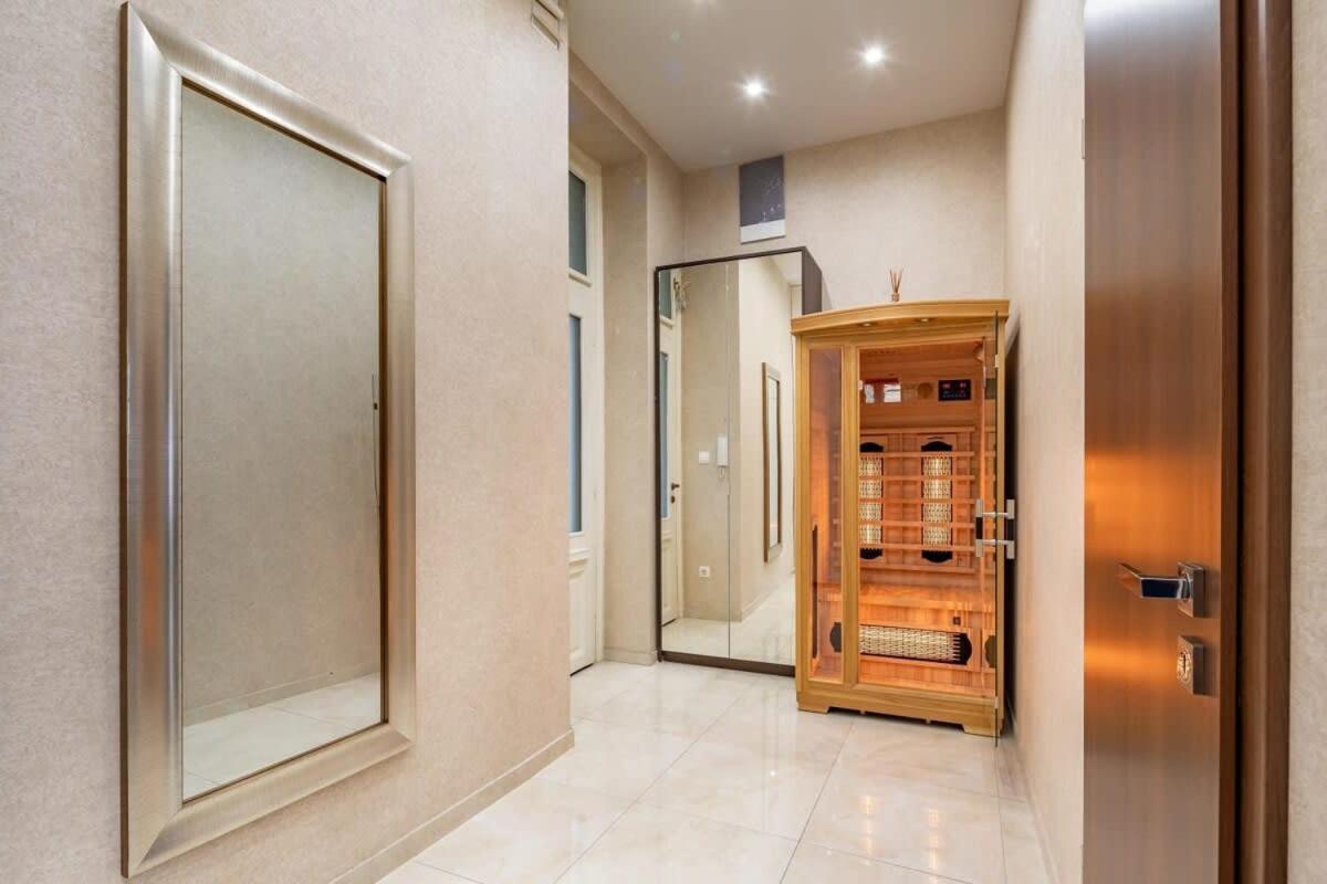 Appartamento Splendid Perfectly Located Flat With Sauna Budapest Esterno foto