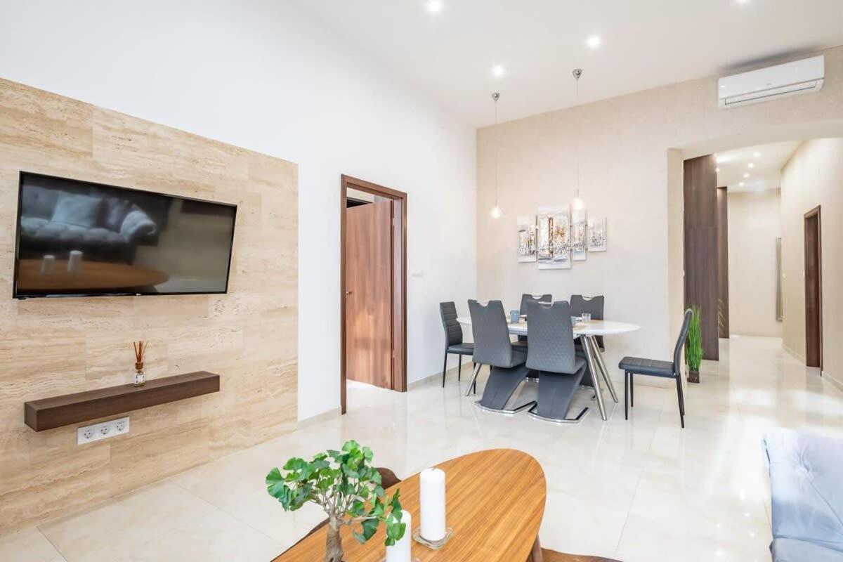 Appartamento Splendid Perfectly Located Flat With Sauna Budapest Esterno foto