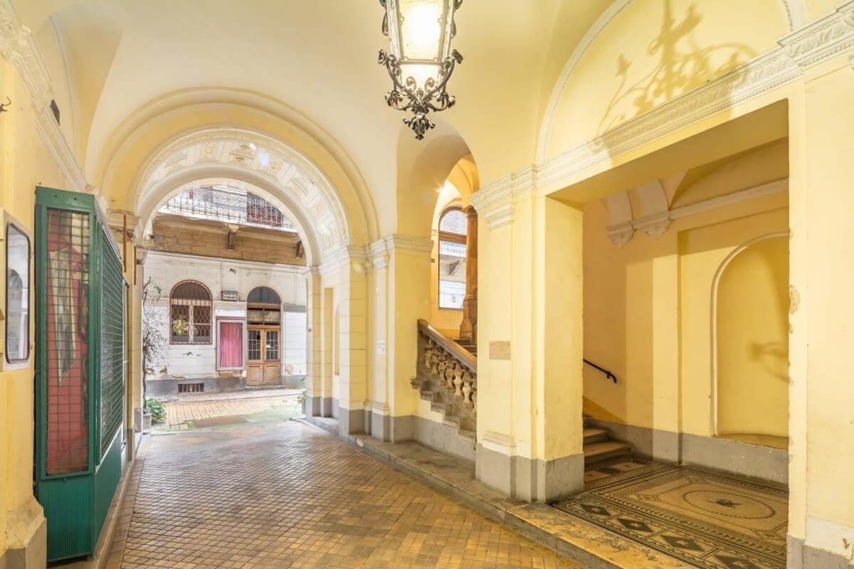 Appartamento Splendid Perfectly Located Flat With Sauna Budapest Esterno foto