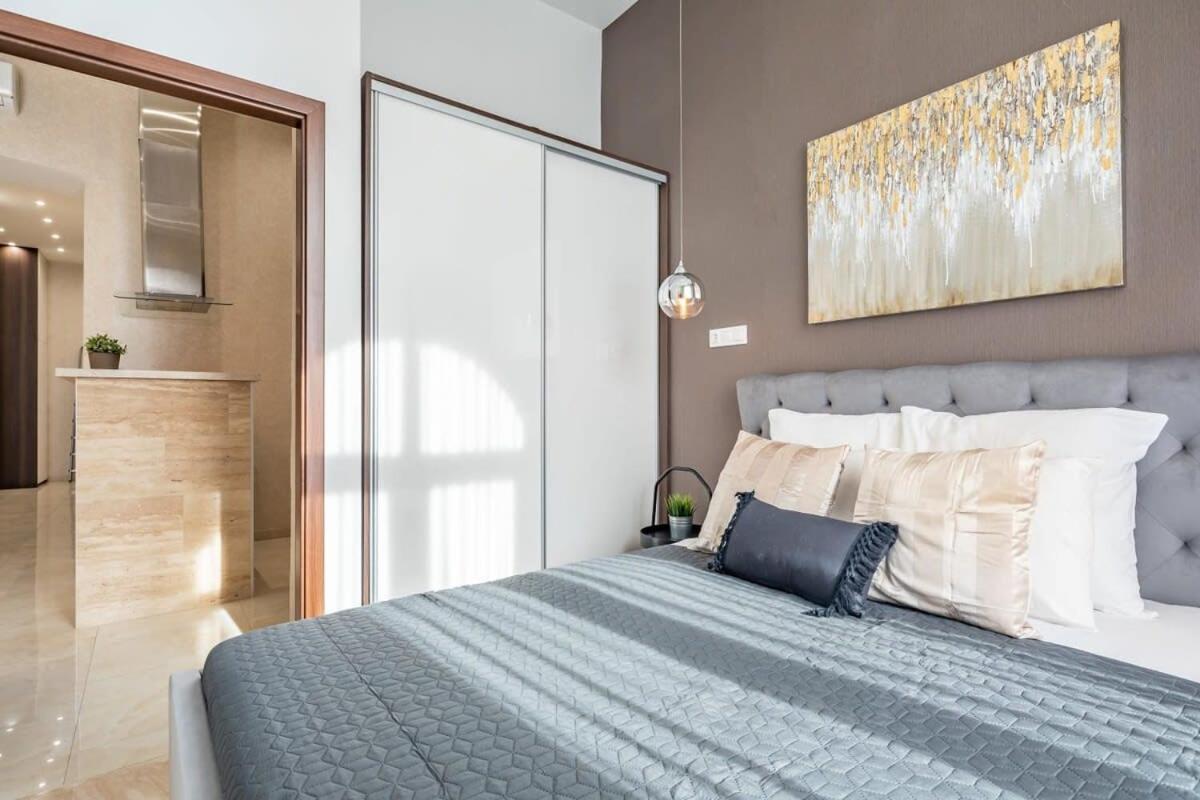 Appartamento Splendid Perfectly Located Flat With Sauna Budapest Esterno foto