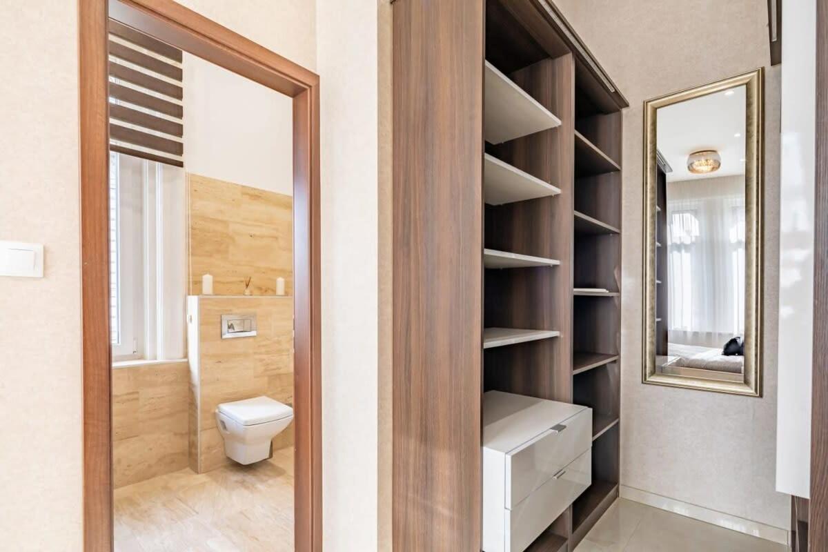 Appartamento Splendid Perfectly Located Flat With Sauna Budapest Esterno foto