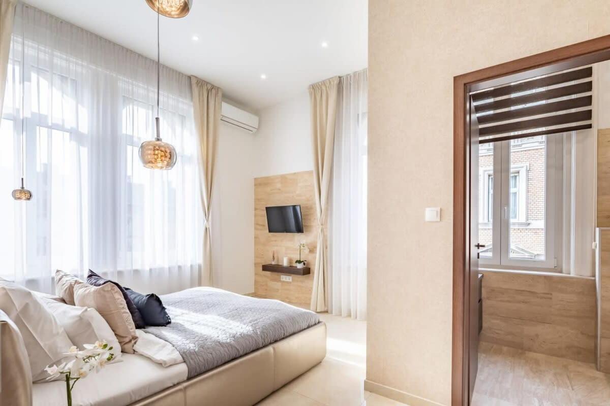 Appartamento Splendid Perfectly Located Flat With Sauna Budapest Esterno foto