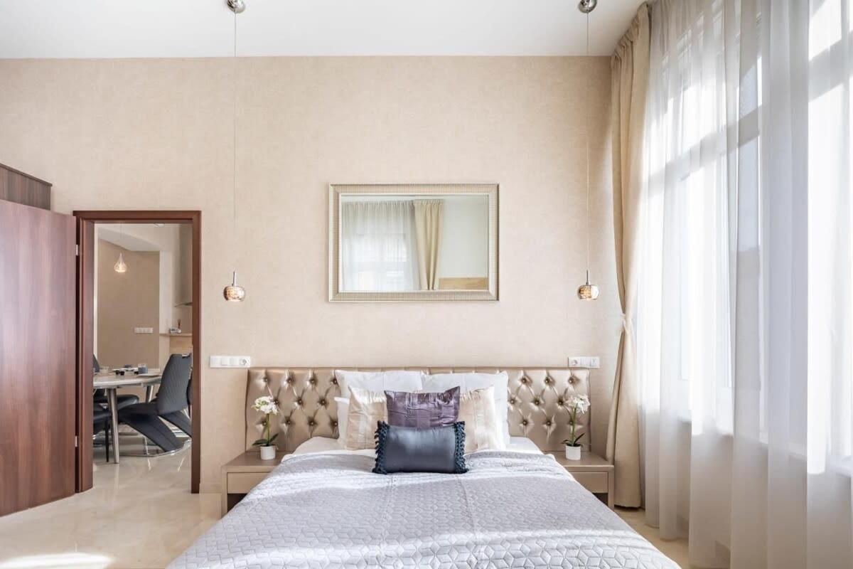 Appartamento Splendid Perfectly Located Flat With Sauna Budapest Esterno foto