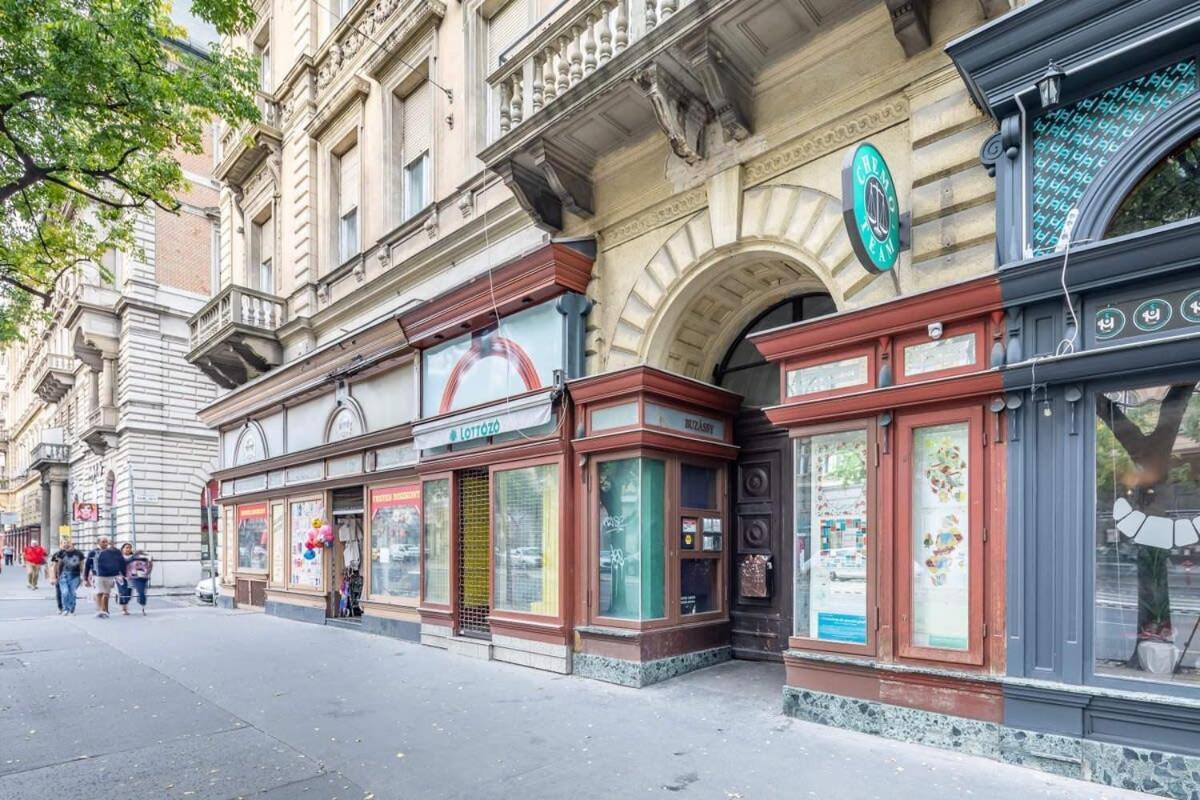 Appartamento Splendid Perfectly Located Flat With Sauna Budapest Esterno foto